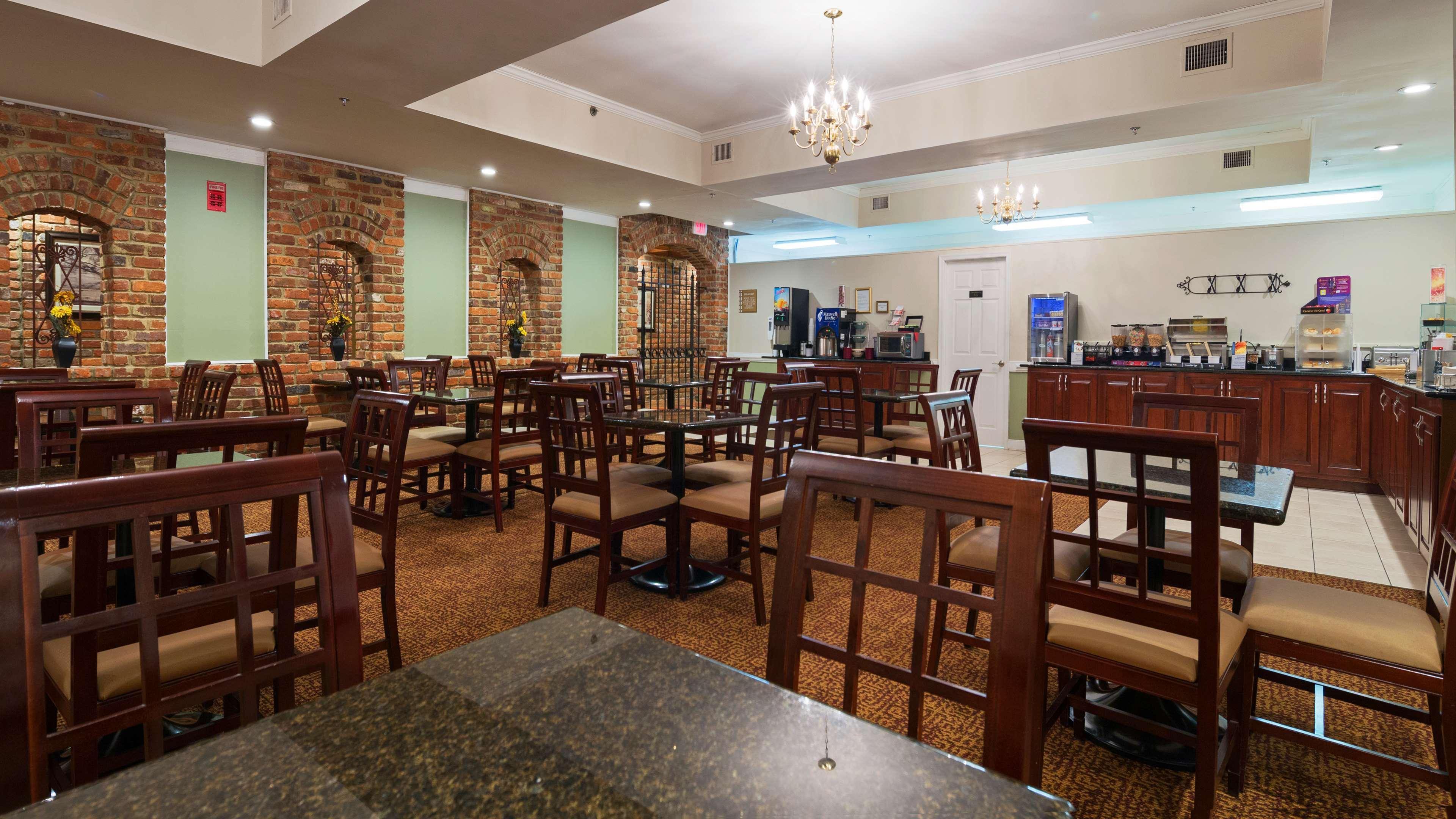 Best Western Plus Governor'S Inn Richmond Мидлотиан Екстериор снимка